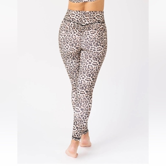 zyia Active Leopard Brilliant Scrunchy What Hi-Rise 7/8 Leggings Size 4 - Picture 1 of 8